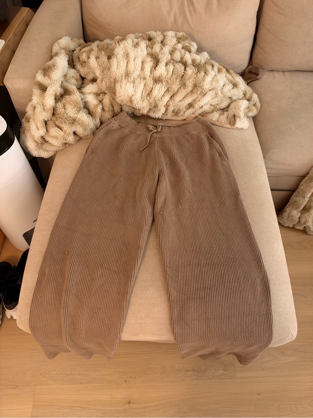 ALO Cozy Ribbed Wide-Leg Knit Pants - Taupe